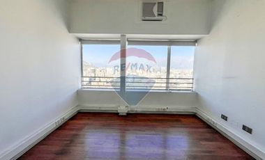 Amplia oficina Edificio YMCA, metro Santa Ana.