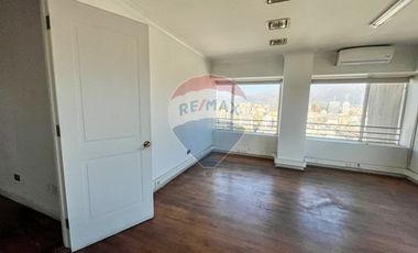 Amplia oficina Edificio YMCA, metro Santa Ana.