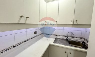 Amplia oficina Edificio YMCA, metro Santa Ana.