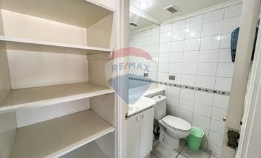 Amplia oficina Edificio YMCA, metro Santa Ana.