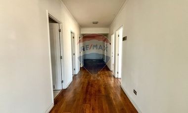 Amplia oficina Edificio YMCA, metro Santa Ana.