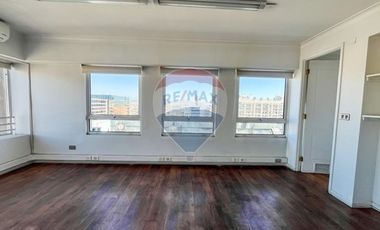 Amplia oficina Edificio YMCA, metro Santa Ana.