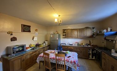 2 CASAS UNIDAS CON LOCAL COMERCIAL