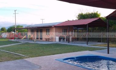 Las Carolinas, Cadereyta