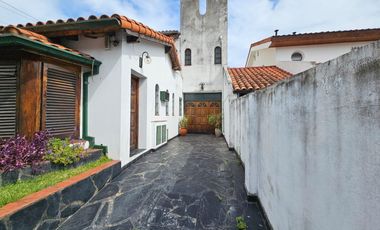 Casa de 7 ambientes con fondo verde en Saavedra