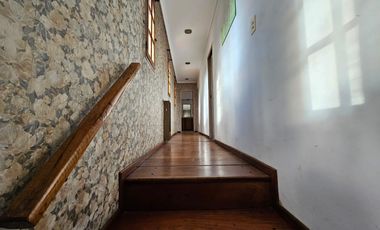 Casa de 7 ambientes con fondo verde en Saavedra