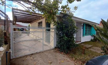 Casa en venta - 2 Dormitorios 2 Baños - Santa Clara del Mar