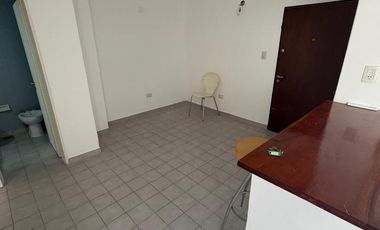 Departamento en alquiler en Olivos, 2 amb con patio. Bajas expensas