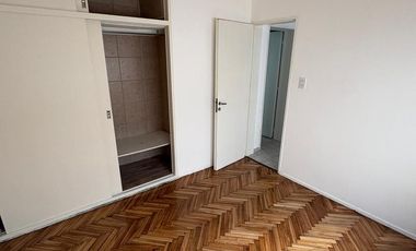 Departamento en alquiler en Olivos, 2 amb con patio. Bajas expensas