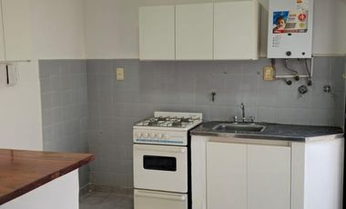 Departamento en alquiler en Olivos, 2 amb con patio. Bajas expensas