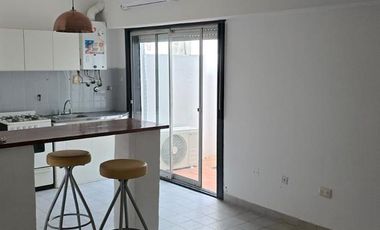 Departamento en alquiler en Olivos, 2 amb con patio. Bajas expensas
