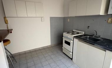 Departamento en alquiler en Olivos, 2 amb con patio. Bajas expensas