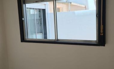 Departamento en alquiler en Olivos, 2 amb con patio. Bajas expensas