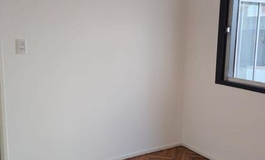 Departamento en alquiler en Olivos, 2 amb con patio. Bajas expensas