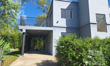 Casa en Maschwitz Village