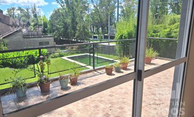 Casa en Maschwitz Village