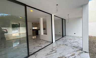 CASA EN VENTA MERIDA, SAN DIEGO CUTZ, PRIVADA PRADERAS DEL MAYAB, LISTA.