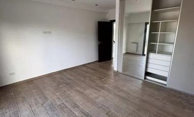 Casa en alquiler - 3 Dormitorios 4 Baños - Ezeiza