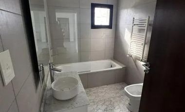 Casa en alquiler - 3 Dormitorios 4 Baños - Ezeiza