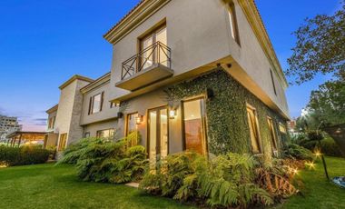 EN VENTA CASA AMUEBLADA EN LOMAS COUNTRY