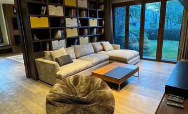 EN VENTA CASA AMUEBLADA EN LOMAS COUNTRY