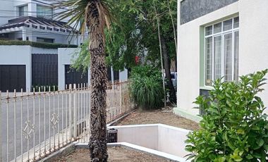 Vistahermosa en Esquina para Remodelar