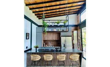 Casa en Arriendo Amoblado entre la vía Santa Elena y Envigado