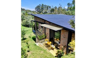 Casa en Arriendo Amoblado entre la vía Santa Elena y Envigado