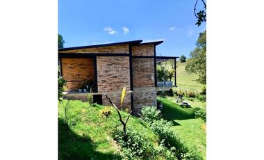 Casa en Arriendo Amoblado entre la vía Santa Elena y Envigado