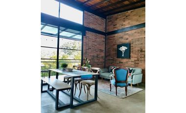 Casa en Arriendo Amoblado entre la vía Santa Elena y Envigado