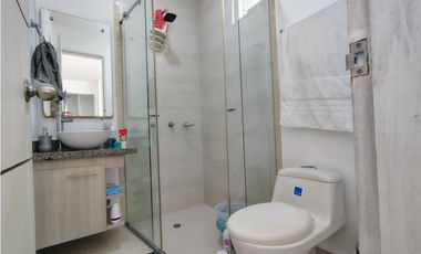 SE VENDE APARTAMENTO AMPLIO EN LA CASTELLANA