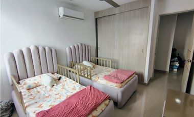 SE VENDE APARTAMENTO AMPLIO EN LA CASTELLANA