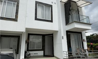 VENTA CASA EN AV. CENTENARIO - NORTE DE ARMENIA Q.
