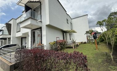 VENTA CASA EN AV. CENTENARIO - NORTE DE ARMENIA Q.