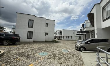 VENTA CASA EN AV. CENTENARIO - NORTE DE ARMENIA Q.