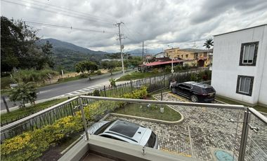 VENTA CASA EN AV. CENTENARIO - NORTE DE ARMENIA Q.