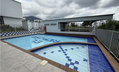 VENTA CASA EN AV. CENTENARIO - NORTE DE ARMENIA Q.