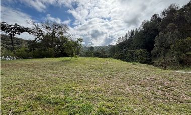 Venta de Lote En El Retiro en Unidad Cerrada con Vista Panorámica