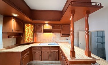 Casa en VENTA en EMBAJADORAS con Cochera