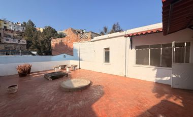 Casa en VENTA en EMBAJADORAS con Cochera