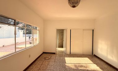 Casa en VENTA en EMBAJADORAS con Cochera