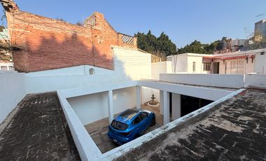 Casa en VENTA en EMBAJADORAS con Cochera