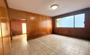 Casa en VENTA en EMBAJADORAS con Cochera