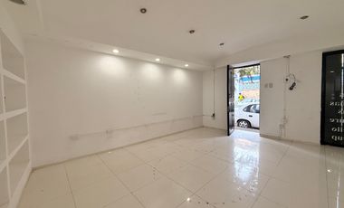 Casa en VENTA en EMBAJADORAS con Cochera