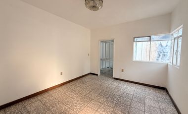 Casa en VENTA en EMBAJADORAS con Cochera