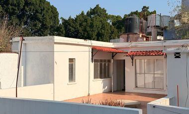 Casa en VENTA en EMBAJADORAS con Cochera