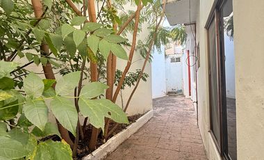 Casa en VENTA en EMBAJADORAS con Cochera