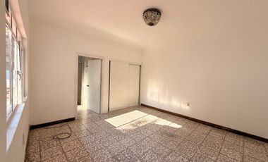 Casa en VENTA en EMBAJADORAS con Cochera