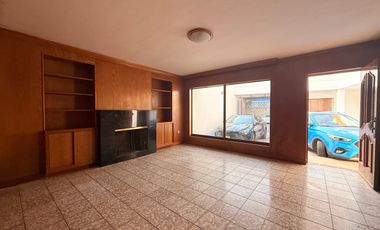 Casa en VENTA en EMBAJADORAS con Cochera