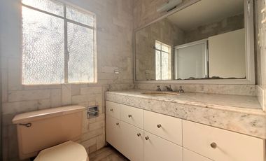 Casa en VENTA en EMBAJADORAS con Cochera